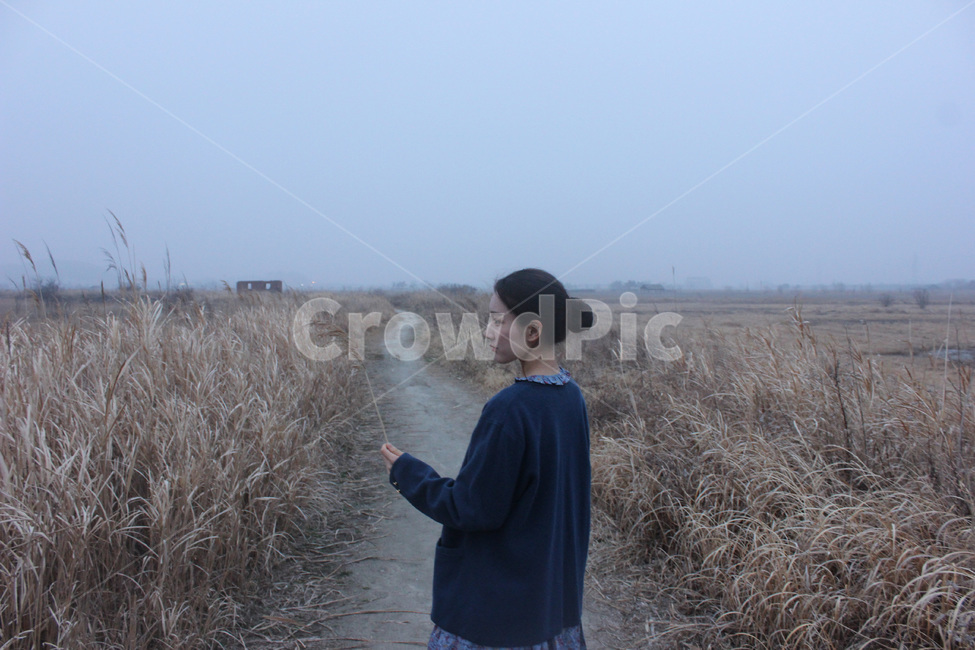 가을여자,가을,여자,예쁜여자,감성,분위기,옆모습,공원,가을,계절,fall,autumn,season,자연,풍경,nature,landscape,사람,인물,인간,human,person,여성,여자,woman,female,lady,grass,잔디,plant,식물