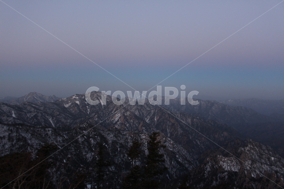 설악산,풍경,산,자연,설산,눈,등산,능선,하늘,동해안,겨울,계절,winter,season,자연,풍경,nature,landscape,한국자연풍경,한국자연경관,korea nature landscape,mountain range,산맥,outdoors,옥외,mountain,peak,피크