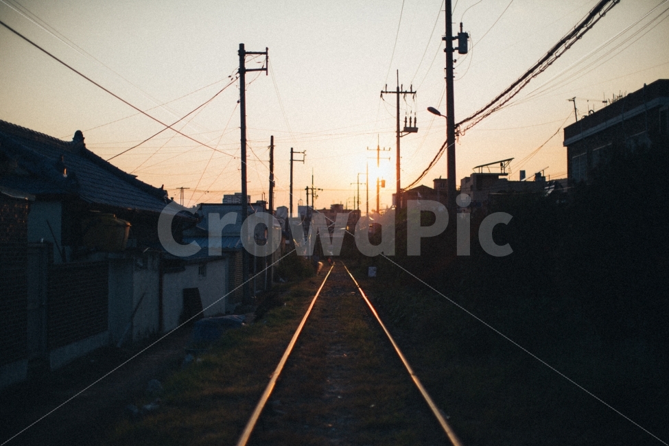 철길,감성,스냅,햇살,노을,도시,풍경,city,landscape,감성,sensible,feeling,rail,레일,train track,기찻길,transportation,교통,railway,철도