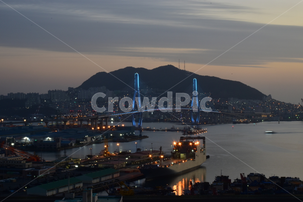 부산항대교,야경,항구,풍경,비경,바다,배,야경,밤,풍경,nightscape,night,landscape,도시,city,한국도시풍경,한국도시경관,korea cityscape,시티,town,metropolis,중심지,urban,어반,building,건물