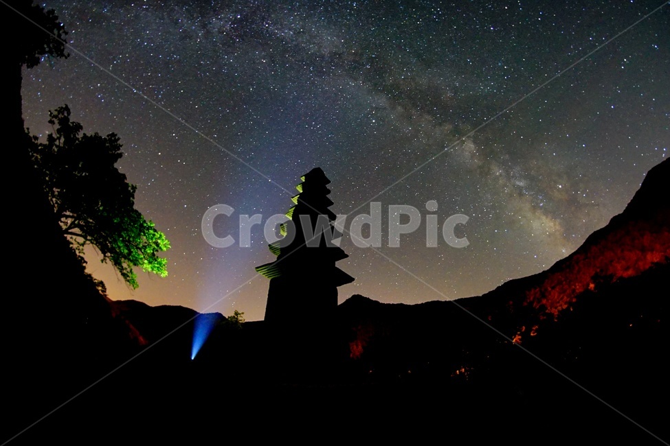 은하수,상오리7층석탑,문화재,고려시대,속리산,별,밤하늘,야경,밤,풍경,nightscape,night,landscape,한국전통,한국문화,korean traditional,korean culture,조각상,동상,석상,조형물,statue,bronze statue,stone statue,실루엣,그림자,silhouette,shadow