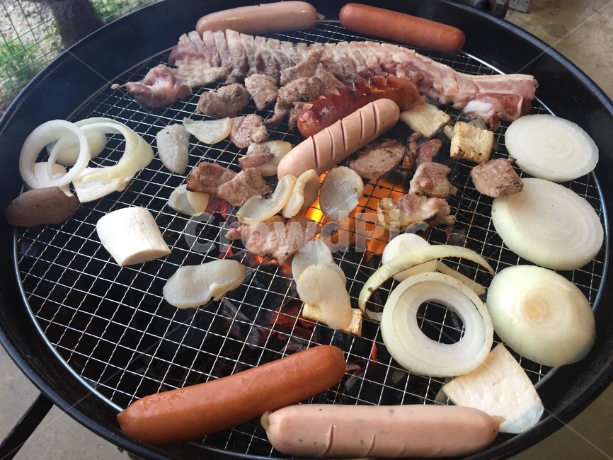 바베큐,그릴,소시지,양파,고기,돼지고기,구이,비비큐,굽는,고기굽는