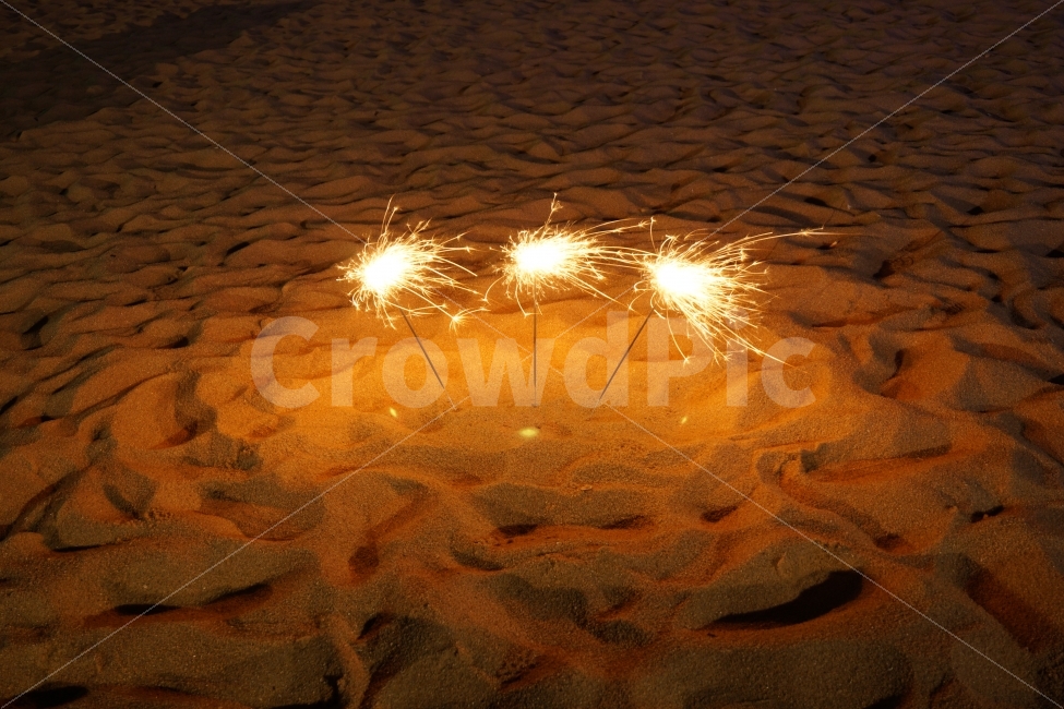 모래사장,불꽃,불꽃놀이,모래,정물,해변,바다,beach,sea,야경,밤,풍경,nightscape,night,landscape,감성,sensible,feeling,nature,자연,outdoors,옥외