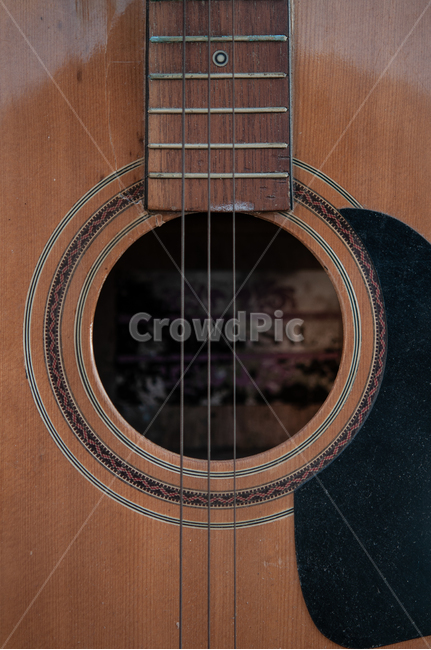 악기,기타,guitar,musicalinstrument,나무,줄,크롭,버려진,쓰레기,더러운,끊어진,배경,trees,ropes,cropps,abandoned,trash,dirty,broken,background,악기,음향기기,musical instrument,musical equipment