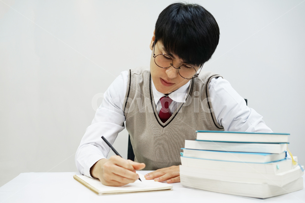 수능,교육,학생,교복,시험,강의,수업,고등학생,고3,남고생,남자고등학생,남고,수능시험,기말고사,중간고사,모의고사,exam,quiz,test,학업,공부,남자,남학생,사람,인물,인간,human,person,얼굴표정,facialexpression,face,남성,man,male,학교,education,learning,study,school,사람,인물,인간,human,person,얼굴표정,facial expression,face,남성,남자,man,male,감정표현,기분,feeling,emotion,교육,학교,공부,education,learning,study,school