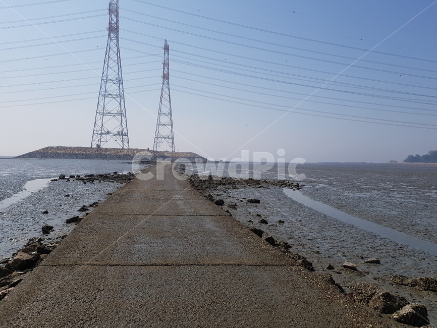 케이블,전력선,송전탑,electrictransmissiontower,powerlines,바다,갯벌