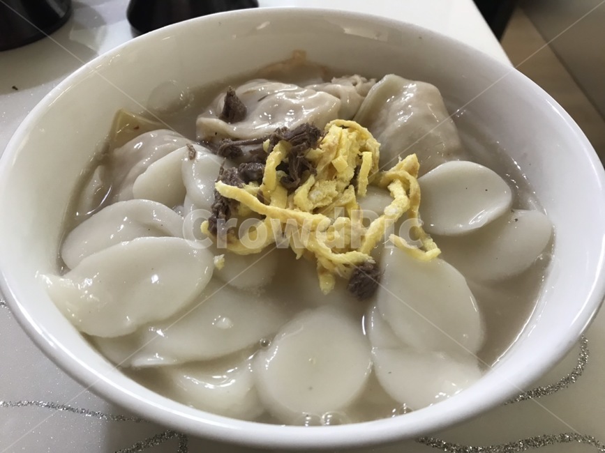 떡만둣국,설날,음식,요리,떡국,음식,식재료,요리,food,cook,meal,dishes,food reserves,한식,한국음식,한국요리,korean food,korean dishes,korean meal,korean cook