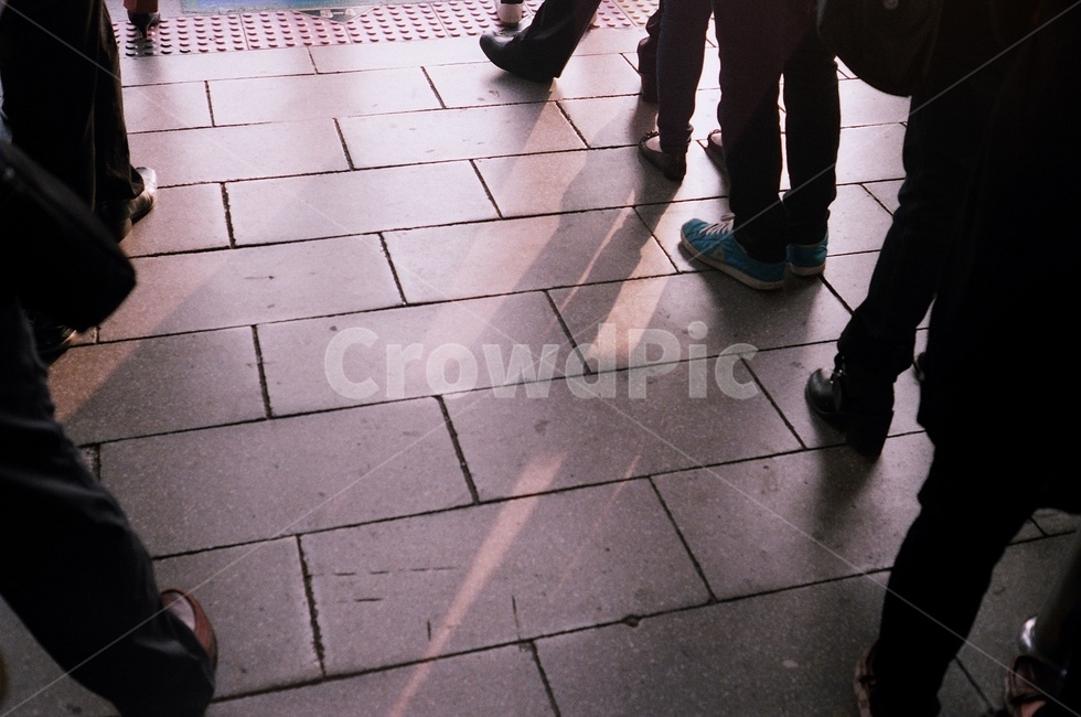 지하철,출근,필름,감성,아침,사람들,대중,군중,other people,crowd,신체일부,몸,body