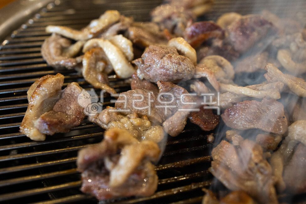 Roast Duck,Charcoal grill,duck,protein,duck meat,eat out,fire,dinner,weekend meal,food