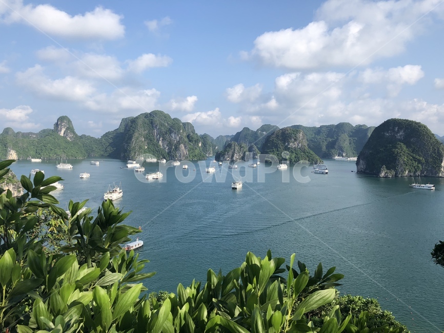 바다,베트남,하롱베이,풍경,자연,구름,하늘,배,하노이,자연,풍경,nature,landscape,해외,외국,세계,foreign,oversea,world,세계자연풍경,해외자연풍경,외국자연풍경,world nature landscape,outdoors,옥외,land,땅,shoreline,해안선,water,물,ocean,대양,sea,coast,연안