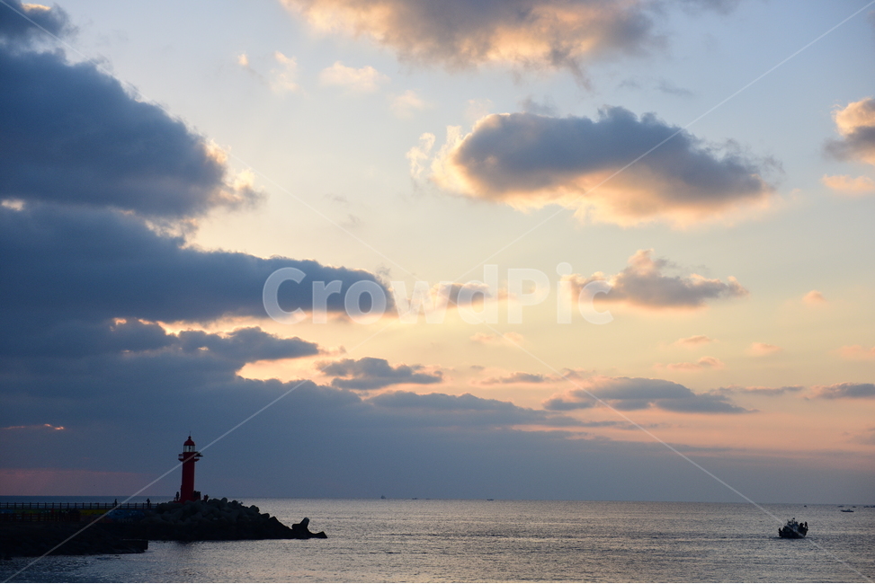 제주,바다,등대,흐린날일출,먹구름,등대,lighthouse