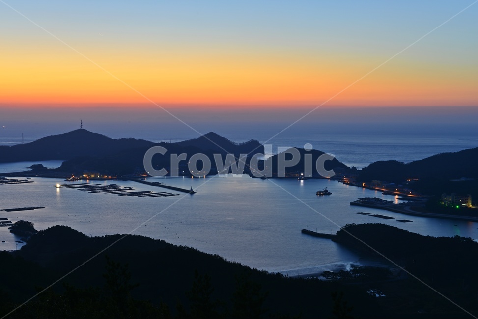 nature,자연,outdoors,옥외,sea,바다,ocean,대양,water,물,shoreline,해안선,coast,연안,redsky,붉은하늘,sky,하늘,dawn,새벽,신안,흑산도,흑산도아침,일출,여명,해돋이,흑산도항