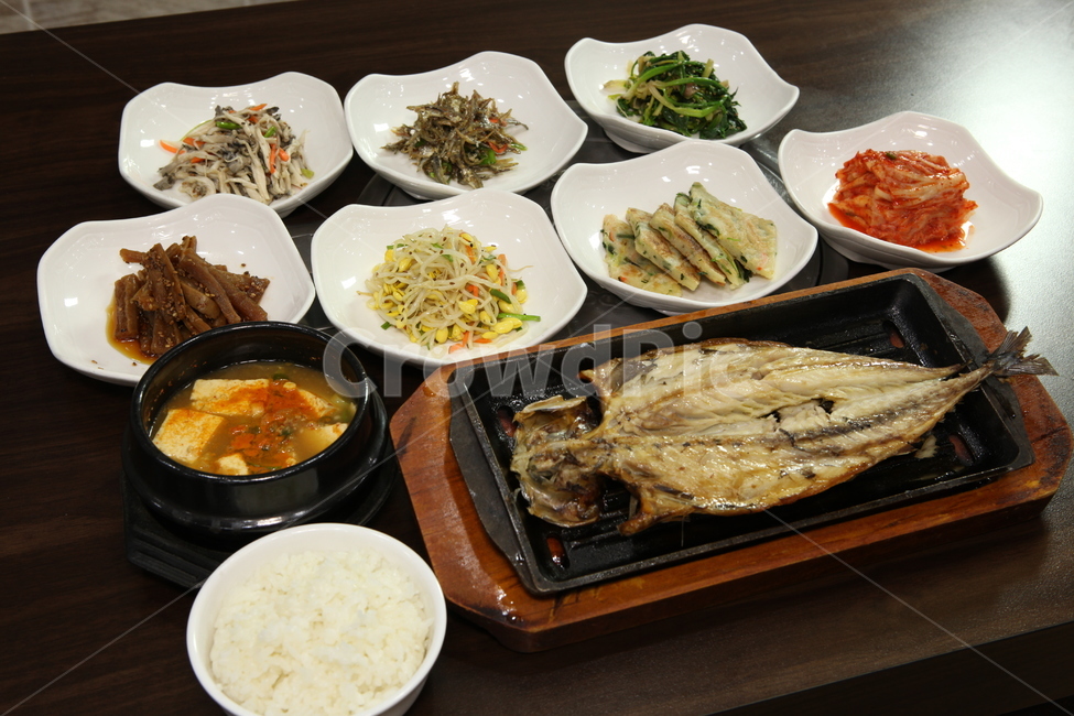 생선구이,반찬,다양한,물고기,삼치,된장찌개,콩나물,김치,meal,식사,food,음식,dish,요리,음식,식재료,요리,food,cook,meal,dishes,food reserves,한식,한국음식,한국요리,korean food,korean dishes,korean meal,korean cook