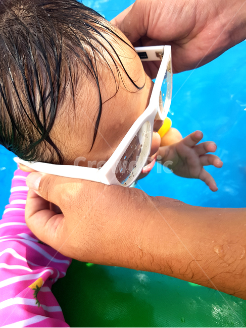 person,사람,human,인간,아기,아이,baby,child,summer,여름,수영,물놀이,안경,glasses,아빠