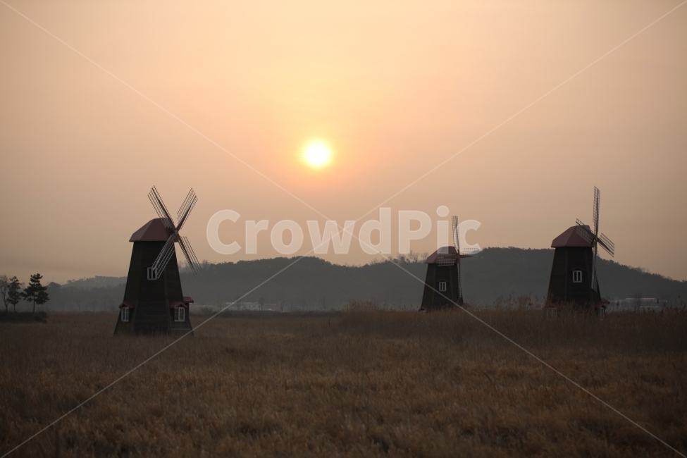 풍차,새벽,windmill,dawn,풍경,landscape,평화,소래생태습지공원,소래포구,태양,sun,fog,안개,억새풀,자연,풍경,nature,landscape,한국자연풍경,한국자연경관,korea nature landscape,machine,기계,motor,모터,engine,엔진