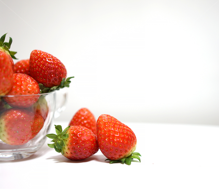 딸기,strawberry,과일,음식,겨울철과일,빨강,레드,red,베리,음식,식재료,요리,food,cook,meal,dishes,food reserves,과일,열매,fruit