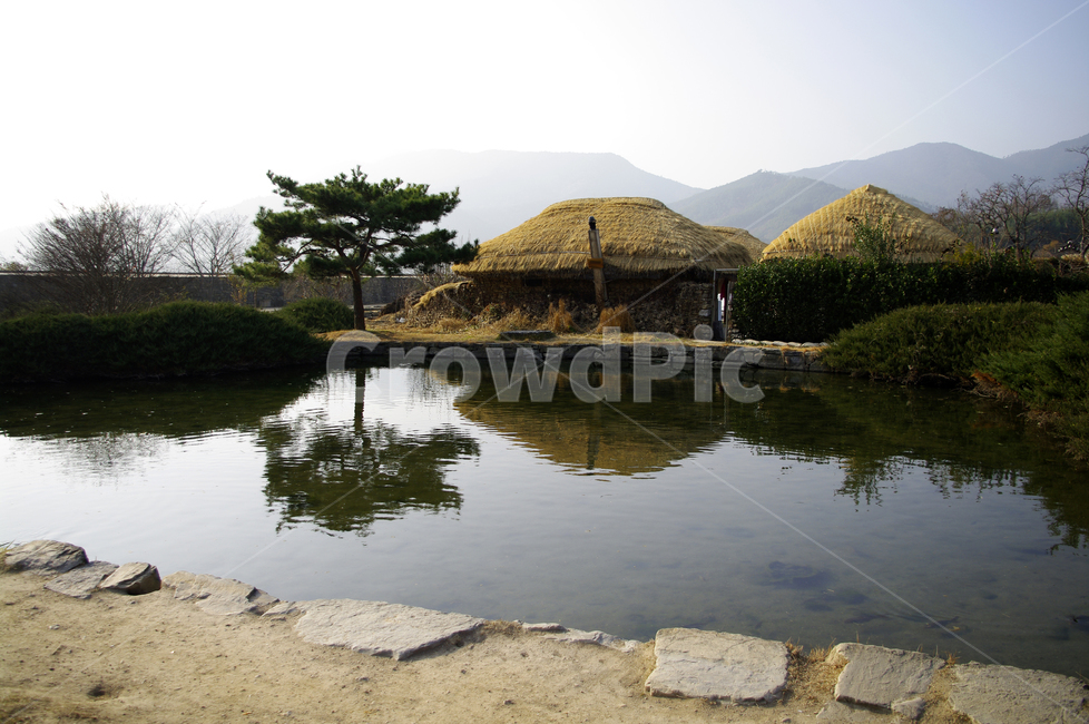 초가지붕,전통가옥,한국,연못,풍경,초가집,자연,풍경,nature,landscape,한국자연풍경,한국자연경관,korea nature landscape,water,물,outdoors,옥외