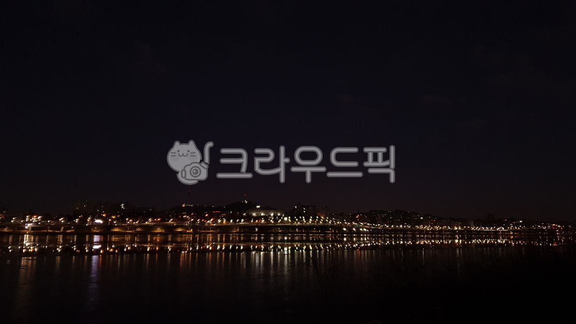 night view,hangangriver,Han River Bridge,banpobridge,nightview,feeling,Night view reflected in the water,Banpo Bridge,Han River,dawn,bridge,Han River Bridge night view,Emotion,Banpo Bridge night view