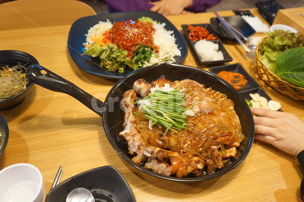 족발,족발보쌈,당면족발,국물족발,음식,족발세트,족발국수세트,음식,식재료,요리,food,cook,meal,dishes,food reserves,한식,한국음식,한국요리,korean food,korean dishes,korean meal,korean cook