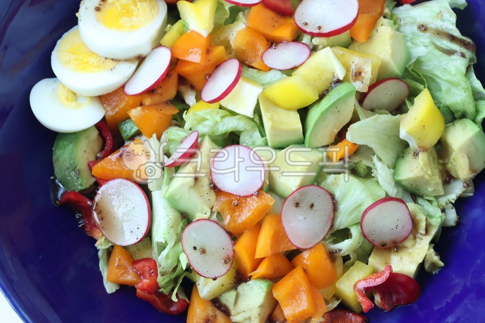 avocado,salad,egg,Radish,vegetable,pimento