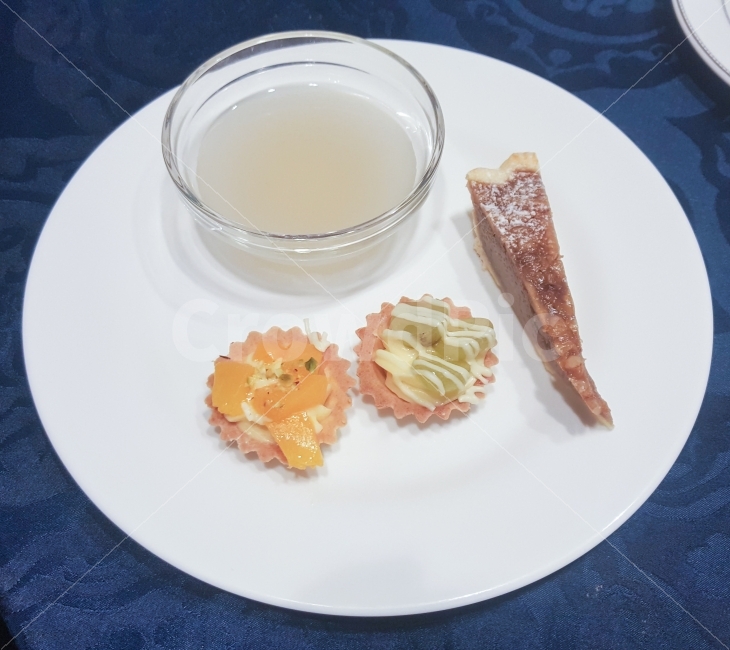 깔끔함,디저터,음식,흰접시,뷔페,음식,식재료,요리,food,cook,meal,dishes,food reserves,디저트,간식,후식,dessert,snack