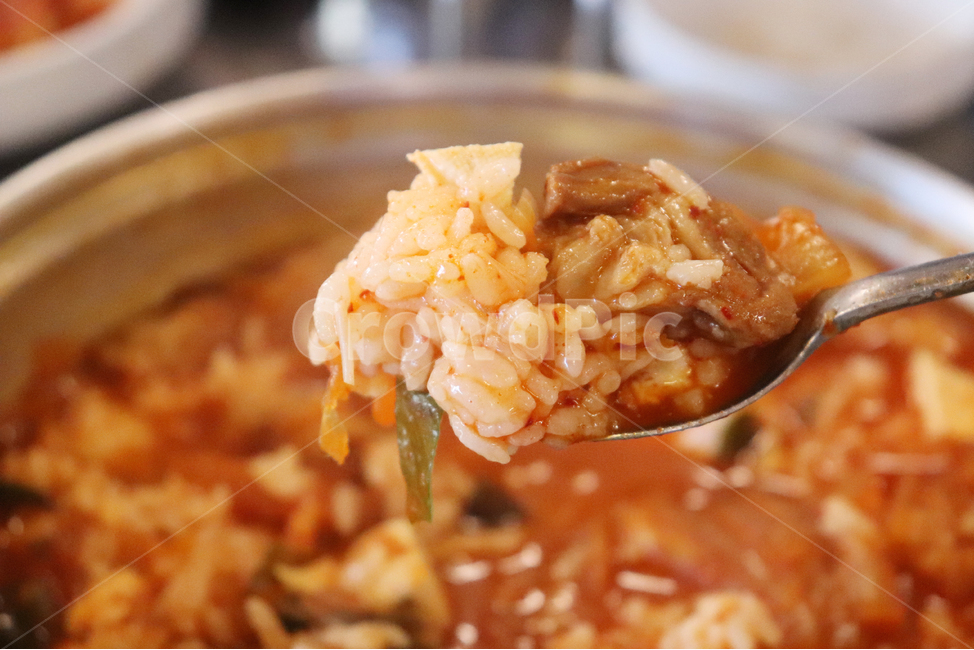 김치찌개,찌개,요리,음식,한식,한국음식,한국요리,한국적인요리,한국적인음식,얼큰한,매운,맵다,맛있다,맛있는,밥,김치밥,한숟가락,한수저,한입,한입거리,koreanfood,koreandishes,koreanmeal,koreancook,든든한요리,든든한한끼,한끼식사,식사,한끼,food,foodreserves,kimchi,김치요리,매운요리,매운음식