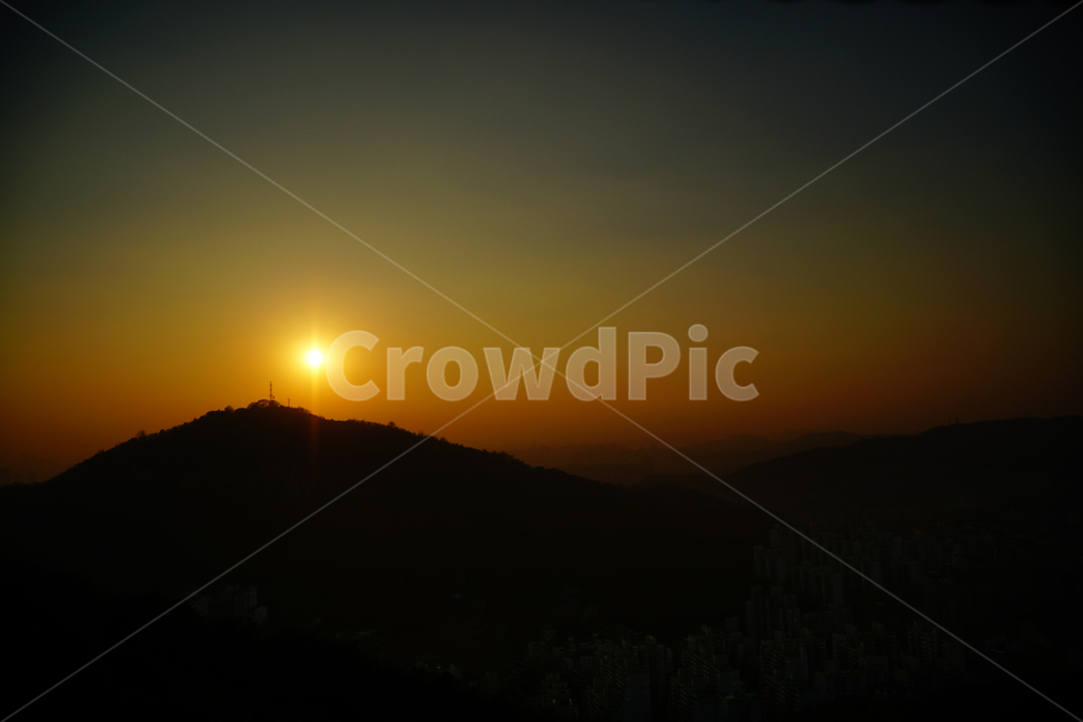 노을,오후,저녁,산,산맥,산등선,산꼭대기,정상,자연,경치,풍경,햇빛,태양,sunset,sunlight,landscape,nature,mountain,한국자연,역광,자연,풍경,nature,landscape,outdoors,옥외,dusk,황혼,일몰,sky,하늘,dawn,새벽,red sky,붉은 하늘