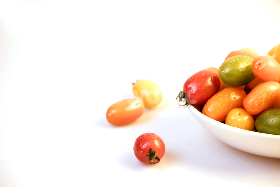 방울토마토,토마토,야채,채소,식물,열매,음식,디저트,웰빙,신선한,프레쉬,새콤한,달콤한,비타민,다이어트,건강,배경,백그라운드,아웃포커스,접사,근접,누끼,오브젝트,컨셉,음식,식재료,요리,food,cook,meal,dishes,food reserves,채소,야채,vegetables,누끼,remove background