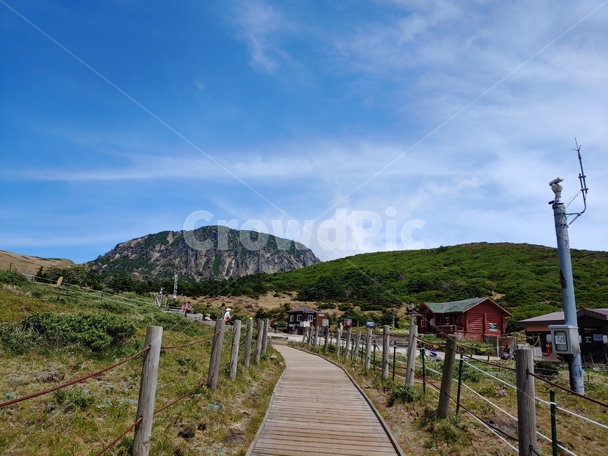 산길,산,하늘,등산로,구름,mountain,sky,clouds,green,초록,한라산,배경,데크,walkway,trail,fense,펜스,sunny
