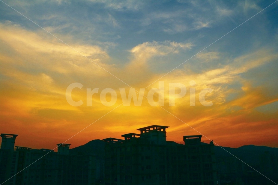 하늘,노을,구름,해질녘,초여름,풍경사진,sky,sunset,남양주시,진접읍,그라데이션,오후7시,창문밖풍경,창문밖,아파트,집,빨강,주황,노랑,경계선,경계,도시,풍경,city,landscape,nature,자연,outdoors,옥외,red sky,붉은 하늘,dusk,황혼,dawn,새벽,일몰