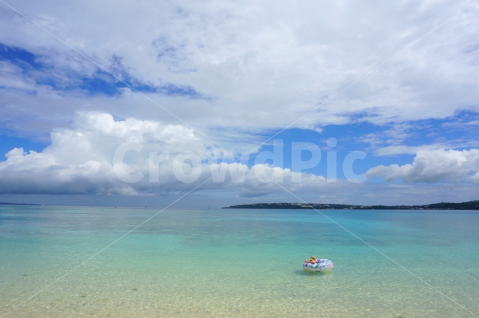 오키나와,Okinawa,바다,푸른,에메랄드,sea,일본,여행,맑은,파란,여유,행복,자연,풍경,nature,landscape,세계자연풍경,해외자연풍경,외국자연풍경,world nature landscape,사람,인물,인간,human,person,여행,휴가,traveling,vacation,trip,outdoors,옥외,land,땅,shoreline,해안선,water,물,ocean,대양,coast,연안,island,섬