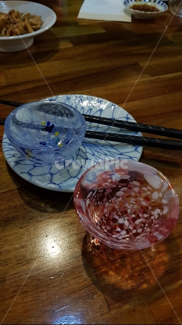 다기,접시,일본식접시,꽃무늬접시,꽃무늬잔,일본식기,접사,사물,물건,오브젝트,thing,object,matter