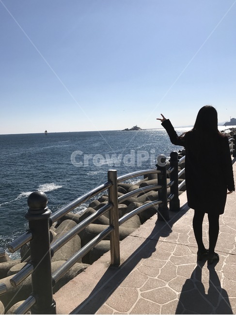 여자,뒷모습,바다,해수욕장,속초,겨울바다,감성사진,풍경,인물,휴가,색채