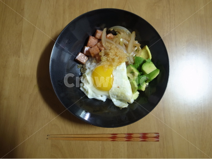음식,요리,아보카도덮밥,덮밥,스팸덮밥,간편식,간편요리,한그릇,한그릇요리,아보카도,스팸,양파볶음,계란후라이,날치알,비빔밥,누끼,음식누끼,음식,식재료,요리,food,cook,meal,dishes,food reserves