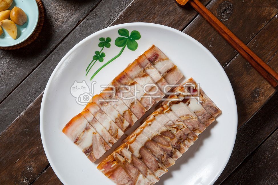 편육,돼지,돼지고기,수육,돼지고기수육,머릿고기수육,돼지머리,돼지머릿고기,술안주,막걸리안주,막걸리,소주안주,원목트레이,나무젓가락,마늘,안주,고사음식,고사,전통음식,전통,음식,지역음식,토속음식,민속음식,별미,순대국,순대국밥,순댓국,맛집,먹거리,시장,전통시장,전통먹거리,한국먹거리,한국음식,돼지요리,돼지고기요리,식당,머릿고기,머리고기