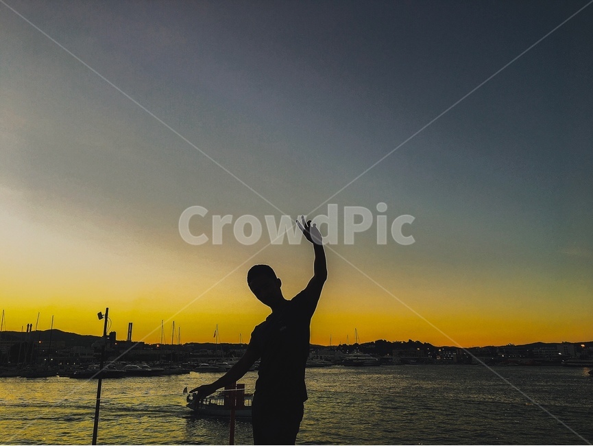 outdoors,water,human,실루엣,person,인간,이비자,노을,인생,햇살,포즈,흑백,그림자