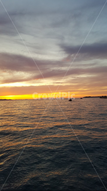 석양,노을,일몰,바다,하늘,태양,해,수평선,붉은노을,sunset,sea,ocean,sky,sun,horizon,자연,풍경,nature,landscape,outdoors,옥외,dusk,황혼,dawn,새벽,red sky,붉은 하늘,sunlight,햇빛