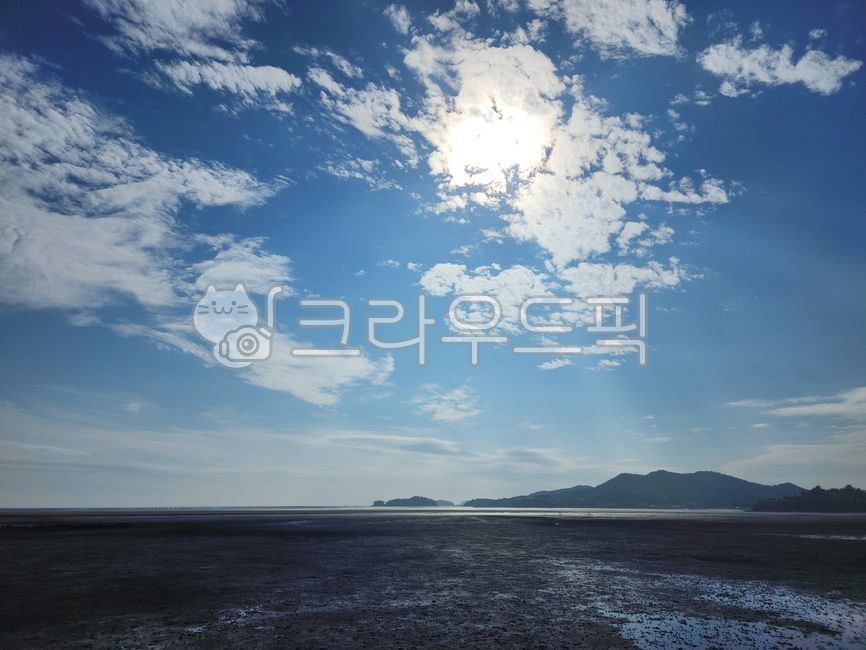 예쁜하늘,아름다운하늘,푸른하늘,맑은하늘,구름,예쁜구름,바다,갯벌,sky,cloud,sea,산,mountain,mudflat,pretty,Wallpaper,배경화면,바탕화면,windowswallpaper,윈도우배경화면,윈도우바탕화면