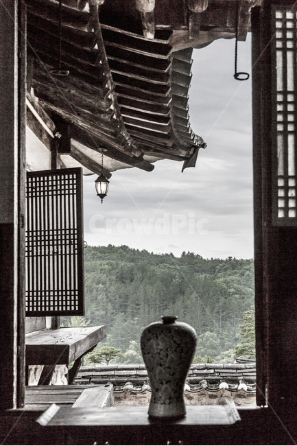 전통의미,고택,처마,선,패턴,한국전통,한국문화,korean traditional,korean culture,흑백,모노톤,monochrome,black and white,건축물,건물외관,exterior,building,structure,architecture,construction,인테리어,실내디자인,interior design