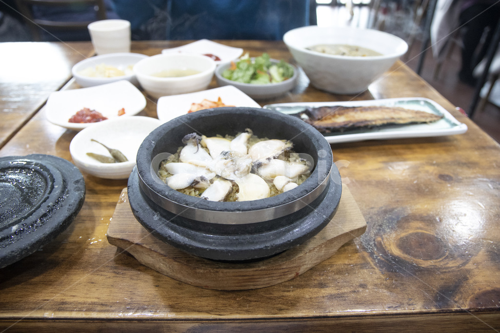 abalone porridge,Korean,plate,stone pot rice,rice,bowl,food,Abalone Rice,stone pot,healthy food,earthen pot,abalone