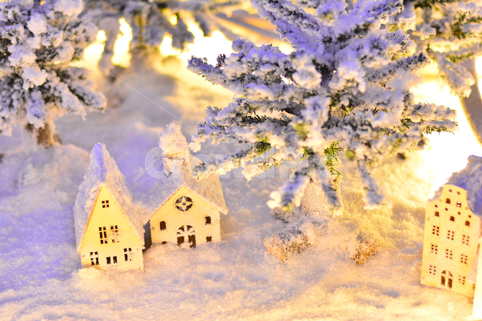 미니어쳐,크리스마스,겨울풍경,장식물,데코레이션,년말장식,설경,겨울,winter,snow,눈,이국적풍경,따스한,조명,라이트,명암,christmas,xmas,merrychristmas,시즌,계절,분위기,집,하우스,나무,창문,miniature,decoration,display,쇼윈도,디스플레이