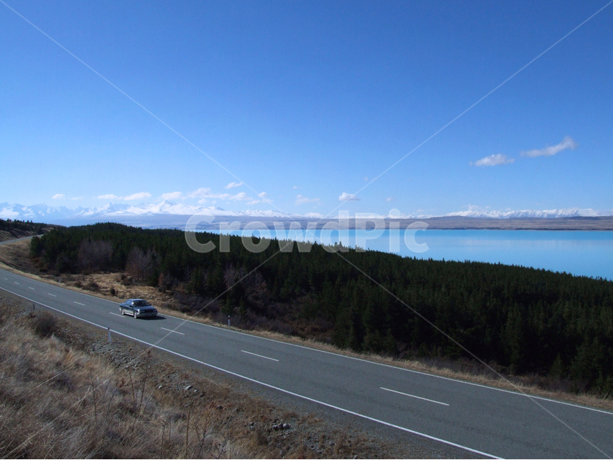 강,호수,길,도로,자동차,풍경,풍광,경치,나무,산,하늘,구름,자연,mountain,road,sky,cloud,nature,tree,trees,natural,weather,배경사진,배경화면,배경,풍경사진,감성사진,평화로운,분위기,차분한,차분함,조용한,조용함,평화로움,scene,view,ambience,atmosphere,calm,peaceful,quiet,tranquil,still,background,자연,풍경,nature,landscape,해외,외국,세계,foreign,oversea,world,세계자연풍경,해외자연풍경,외국자연풍경,world nature landscape,여행,휴가,traveling,vacation,trip,교통,교통수단,traffic,transportation,highway,고속도로,freeway,고속 도로,asphalt,아스팔트