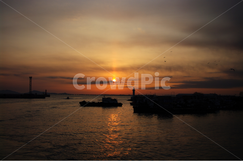 등대,노을,석양,일몰,sunset,바다,하늘,서해,한국,구름,풍경,풍광,자연,nature,landscape,배,자연,풍경,nature,landscape,outdoors,옥외,dawn,새벽,red sky,붉은 하늘,sky,dusk,황혼,sunlight,햇빛