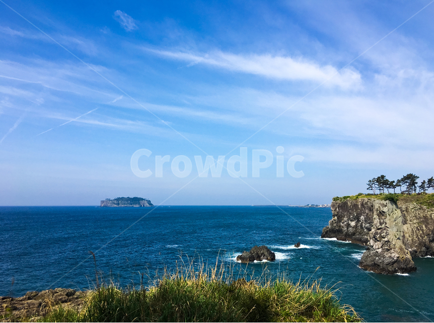 제주도,바다,구름,하늘,풍경,제주,해변,경치,전경,절경,바닷가,섬,한국,대한민국,파라다이스,낙원,자연,파도,봄,여름,휴식,휴양지,물,블루,파란색,푸른색,파랑,해안,해안가,절벽,낭떠러지,배경,바탕,백그라운드,나무,야외,바위,암석,돌,jejuisland,sea,beach,summer,spring,ocean,seascape,landscape,jeju,island,korea,panorama,paradise,natural,nature,wave,tree,resort,view,water,sky,blue,cloud,clouds,coast,beautiful,beauty,asia,awesome,background,outdoor,rock,stone,scenic,shore,자연,풍경,nature,landscape,제주도,jeju,jeju island,promontory,곶,outdoors,옥외