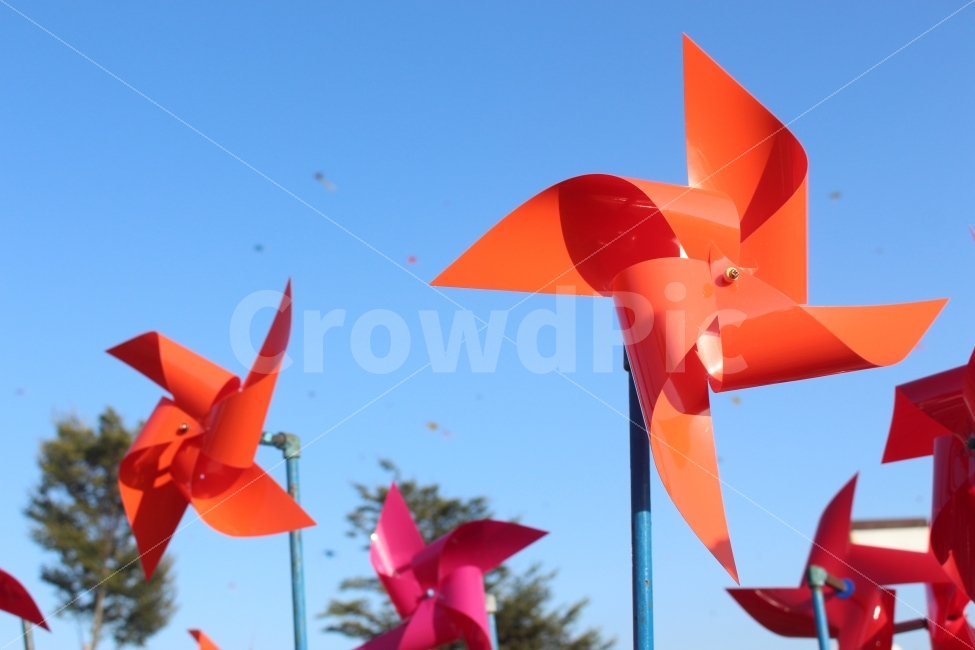 바람개비,여행,자유,하늘,바람,빨강,신남,즐거움,sky,blue,wind,fun,travel,색깔,색상,색채,색감,color sense,color sensitivity,feeling of color,사물,물건,오브젝트,thing,object,matter