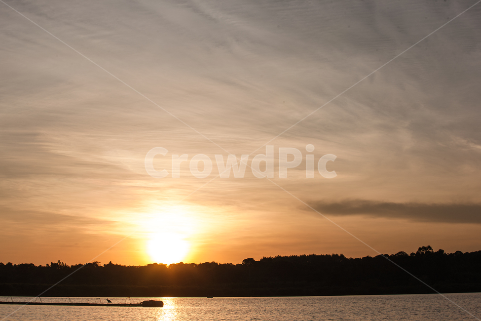 아프리카,우간다,빅토리아호수,석양,일몰,하늘,자연,풍경,nature,landscape,실루엣,그림자,silhouette,shadow,sunlight,햇빛,outdoors,옥외,dusk,황혼,dawn,새벽,red sky,붉은 하늘,sky,sunset