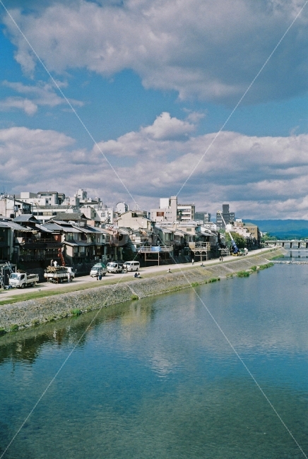 일본,교토,강,하늘,구름,풍경,필카,필름카메라,자동차,강변,다리,도시,풍경,city,landscape,해외,외국,세계,foreign,oversea,world,세계도시풍경,해외도시풍경,외국도시풍경,world cityscape,감성,sensible,feeling