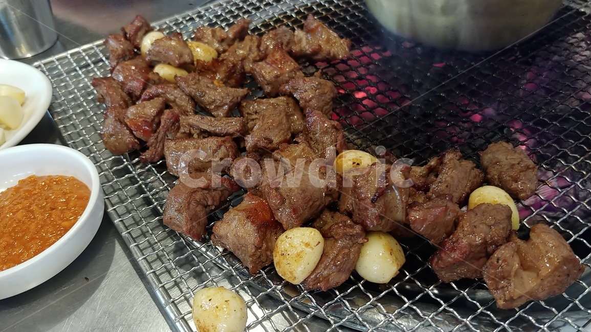 고기,불판,먹음직스러운,마늘,돼지고기,육류,koreanfood,pork,구이,meat,한식,koreandishes,육질,갈매기살,cook,식재료,koreanmeal,음식,식재료,요리,food,cook,meal,dishes,food reserves,육류,고기,meat,한식,한국음식,한국요리,korean food,korean dishes,korean meal,korean cook