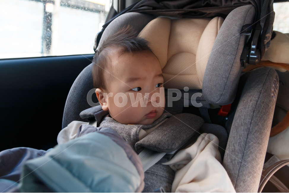 카시트,유아카시트,베이비시트,안전벨트,뒷자석,자동차,표정,얼굴,차,승용차,안전,교통,엄마,부모,육아,애기,신생아,귀여운,작은,영유아,어린아이,교통안전,도로교통,유아,1살,1세,아기,얌전한,남자아기,외출,남자아이,사랑스런,가족,나들이,드라이브,차량,인물,모델,꼬마,사람,인물,인간,human,person,영유아,아기,애기,아이,infants,baby