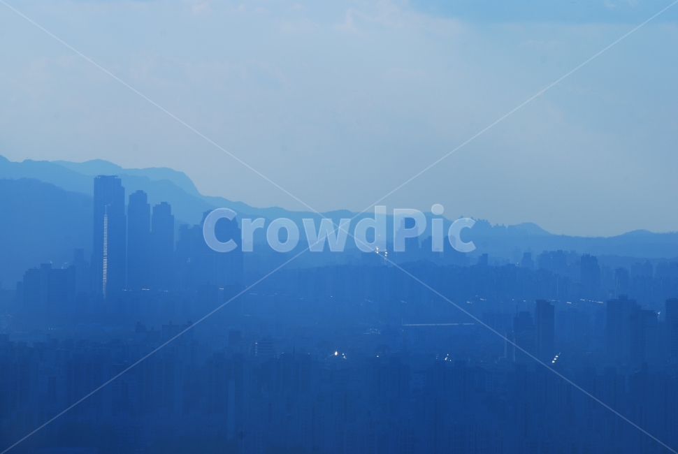 미세먼지,황사,스모그,매연,대기오염,날씨,기후,배기가스,안개,연무,뿌옇다,흐린,도시,서울,공기,중심가,이슈,경보,smoke,foggy,우울한,탁한,기상,마스크,주의보,대도시,city,메트로폴리탄,공기청정,fog,dust,haze,오염,공기청정기,환경,environment,air,atmosphere,도시,풍경,city,landscape,한국도시풍경,한국도시경관,korea cityscape,nature,자연